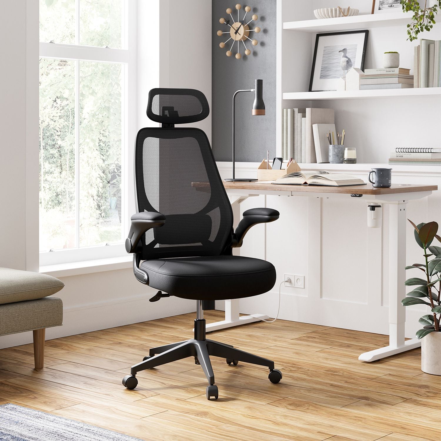 Ergonomska uredska stolica s mrežastim naslonom, 64 x 62 x [117-127] cm, crna