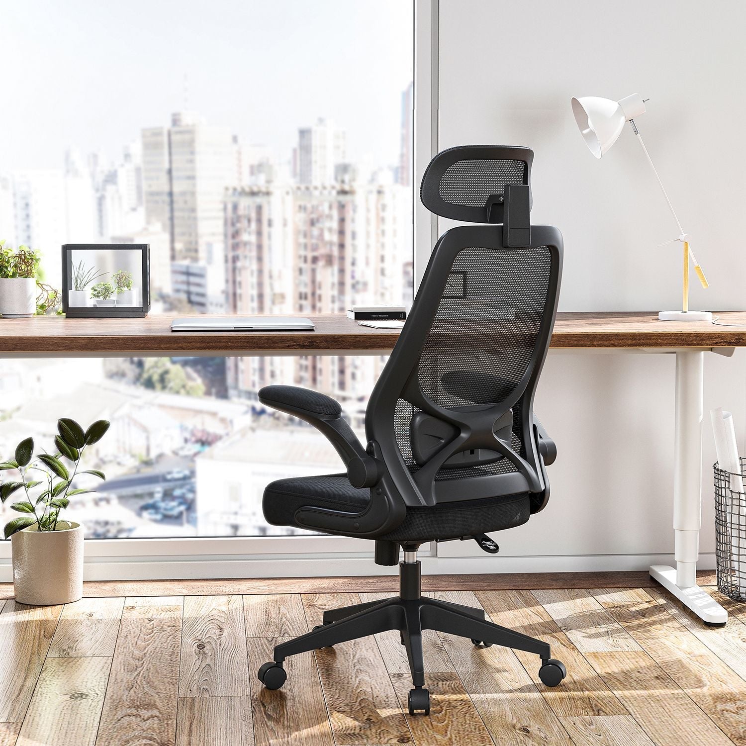 Ergonomska uredska stolica s mrežastim naslonom, 64 x 62 x [117-127] cm, crna