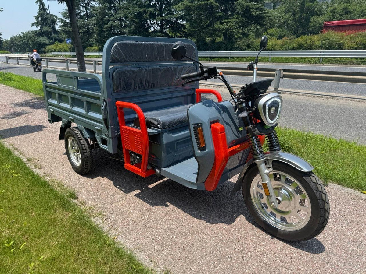 CargoMax 800 električno transportno vozilo s platformom, sive boje