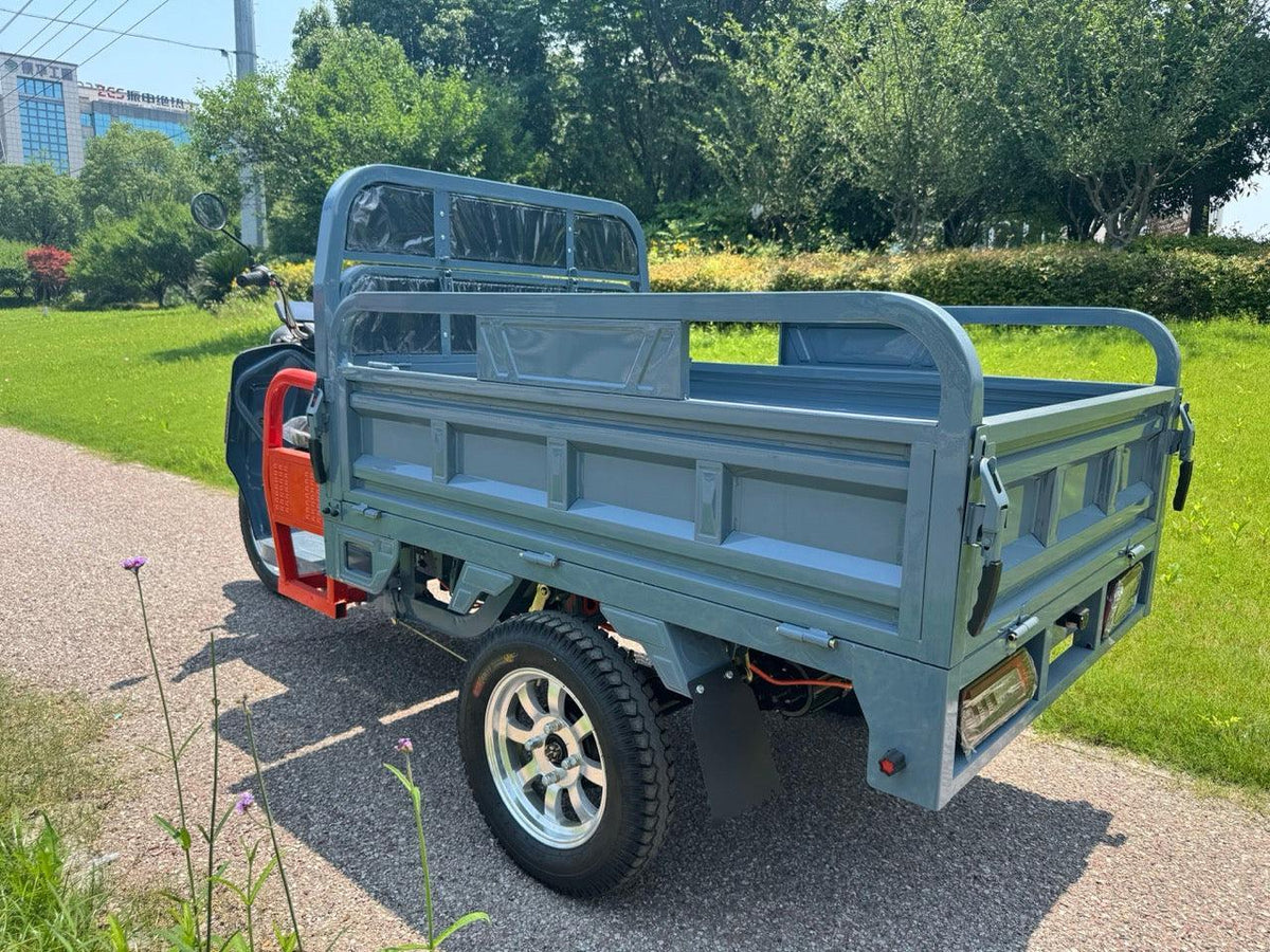 CargoMax 800 električno transportno vozilo s platformom, sive boje