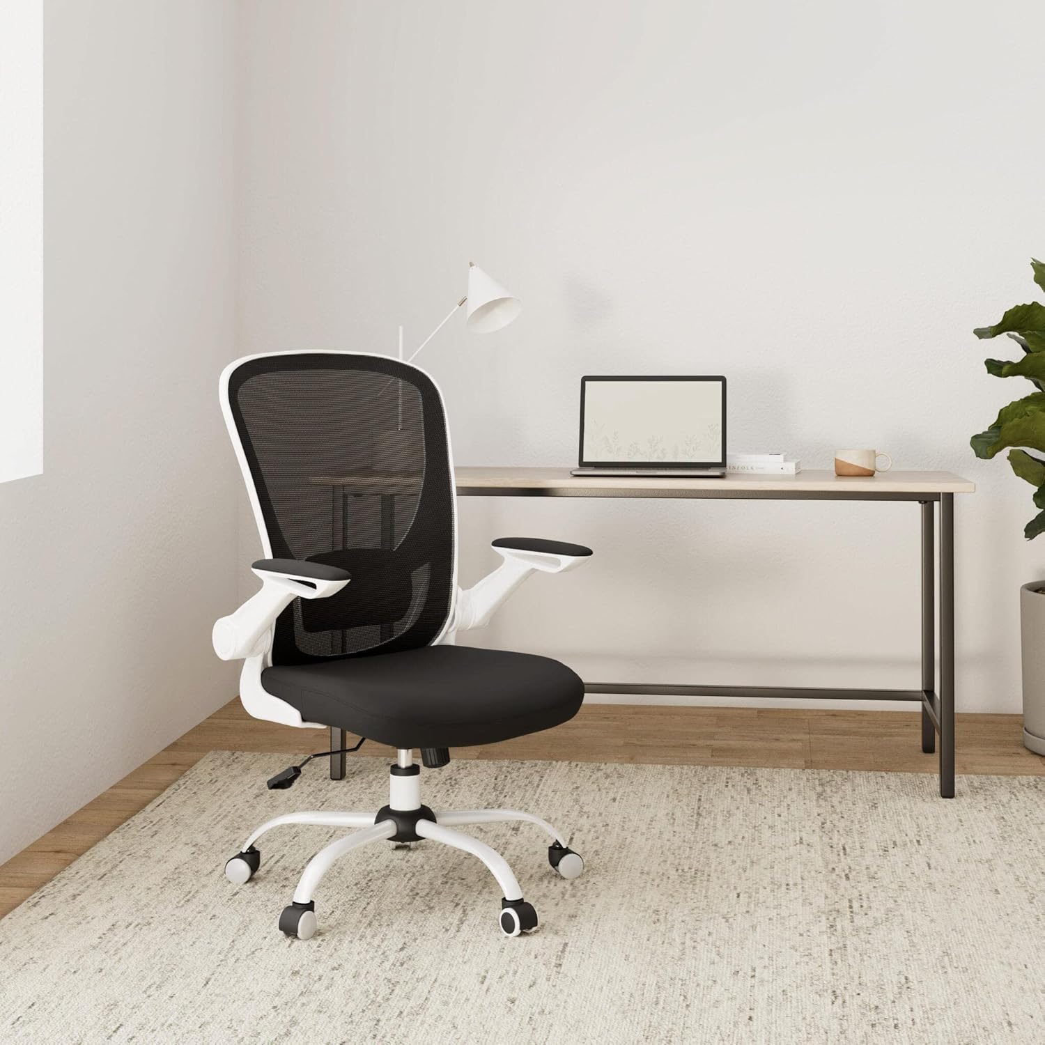 Ergonomska, okretna uredska stolica s mrežastim naslonom, crno-bijela | SONGMICS-vitahome.hr