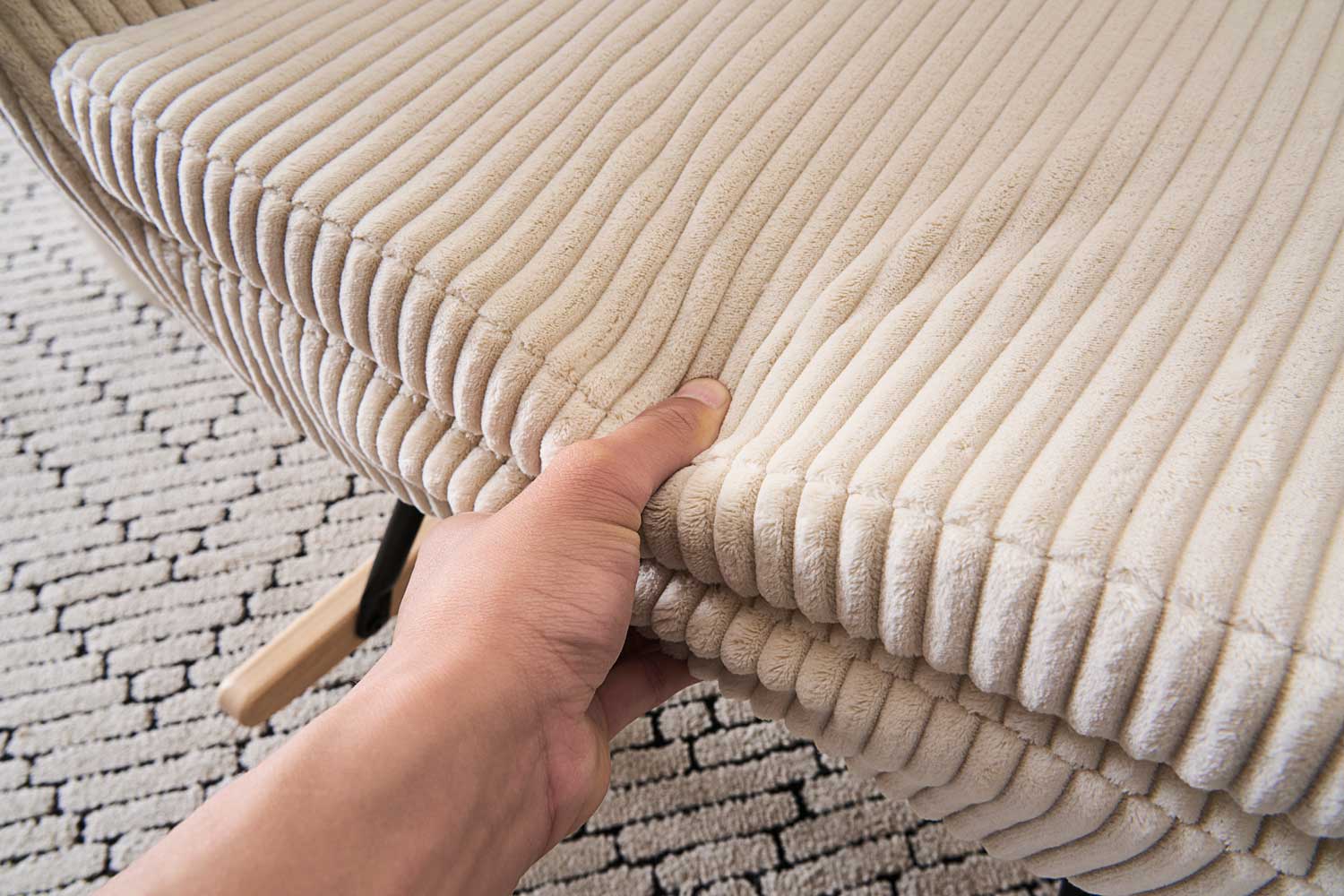Fotelja za ljuljanje s presvlakom od rebrastog pliša, 96x74x94 cm, krem-bež | VASHOME-vitahome.hr