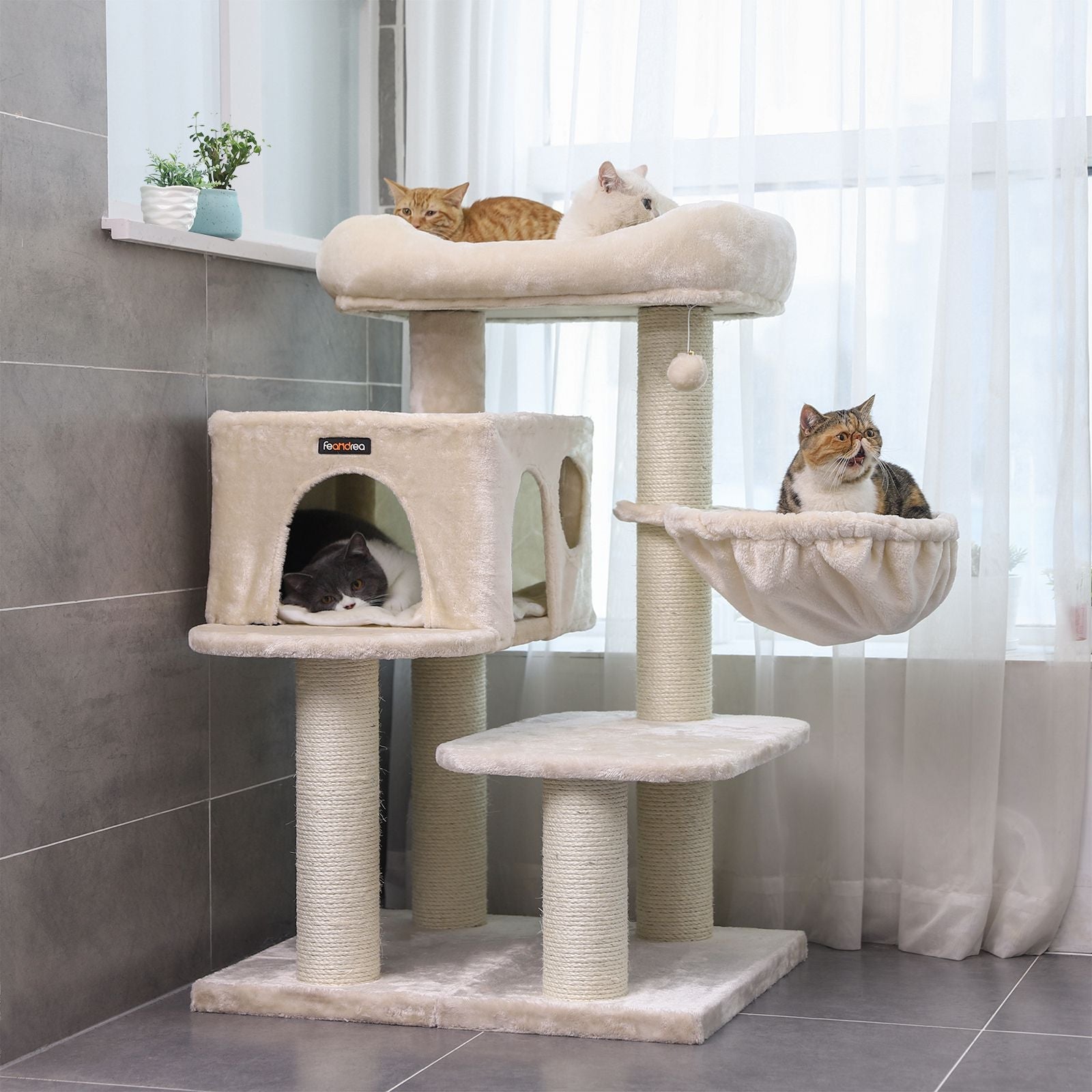 Grebalica za mačke s kućicom i 2 krevetića, visine 112 cm, bež boje | FEANDREA | FEANDREA-vitahome.hr
