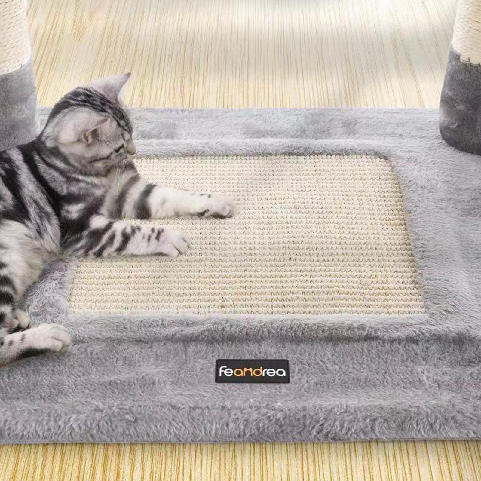 Grebalica za mačke s kučicom i 2 krevetića, visine 138 cm, svijetlo sivo | FEANDREA | FEANDREA-vitahome.hr