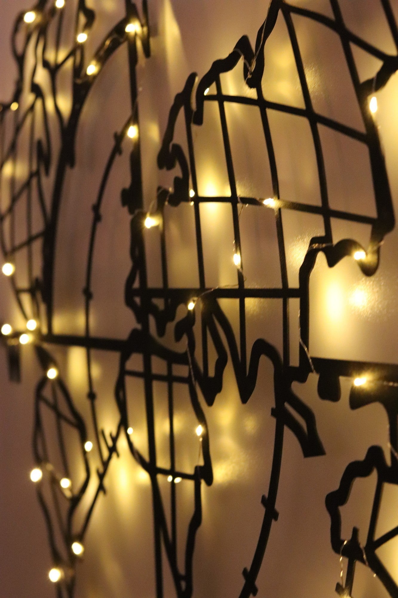 Metalna zidna dekoracija, World Map Compass Led - Black | AG-vitahome.hr