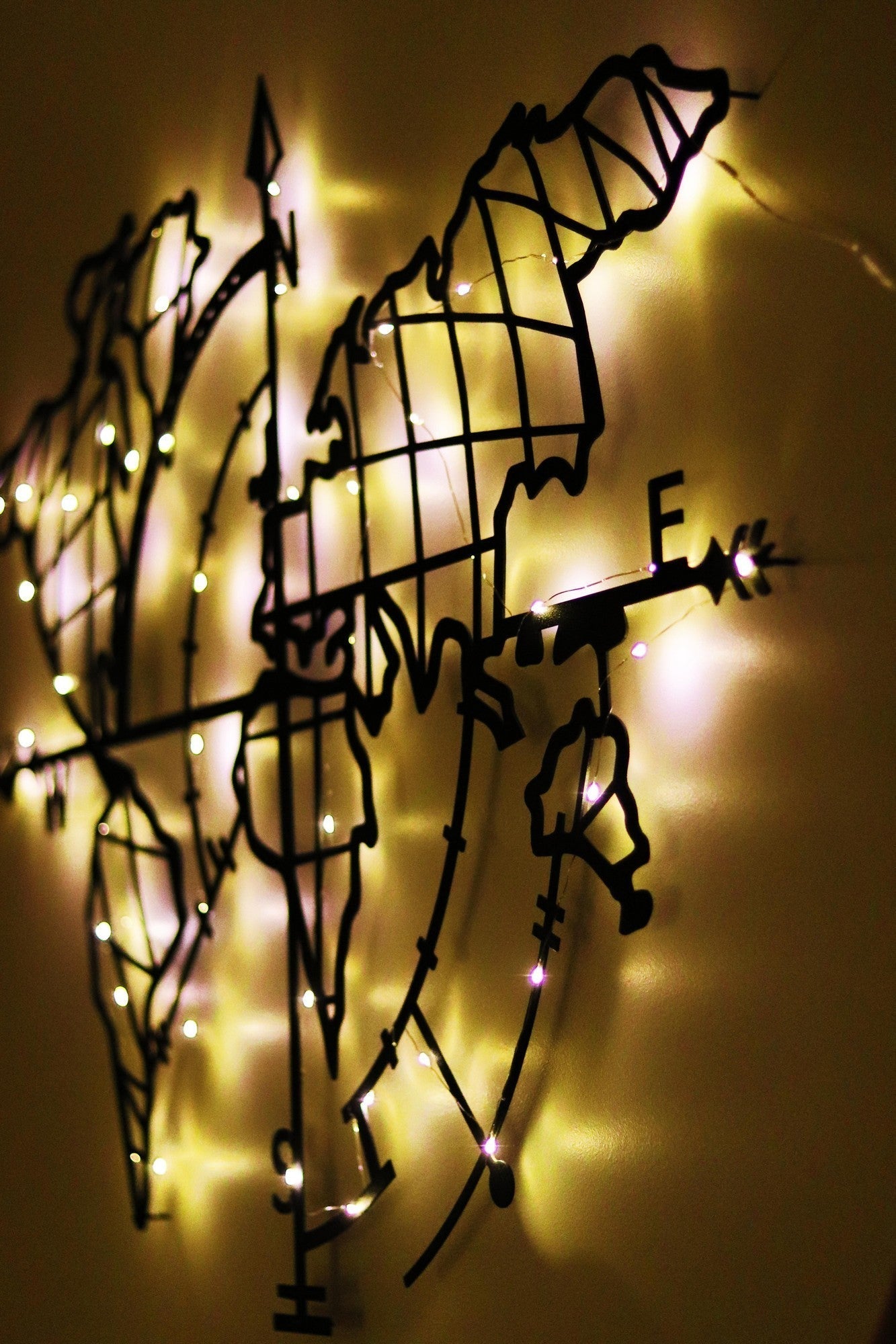 Metalna zidna dekoracija, World Map Compass Led - Black | AG-vitahome.hr