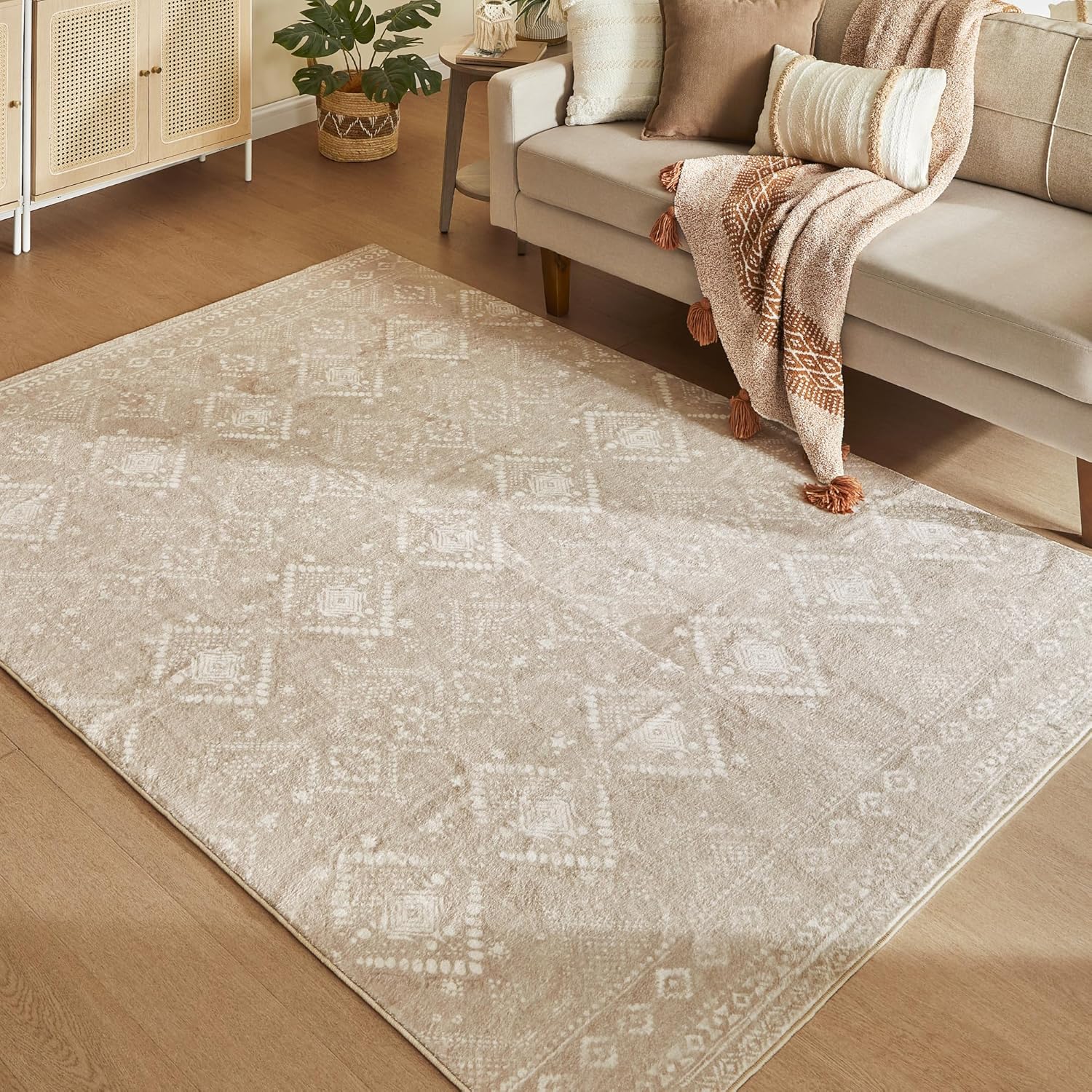 Neklizajući tepih 160 x 230 cm, kratke dlake, boho stil, cappuccino bež boje | SONGMICS-vitahome.hr