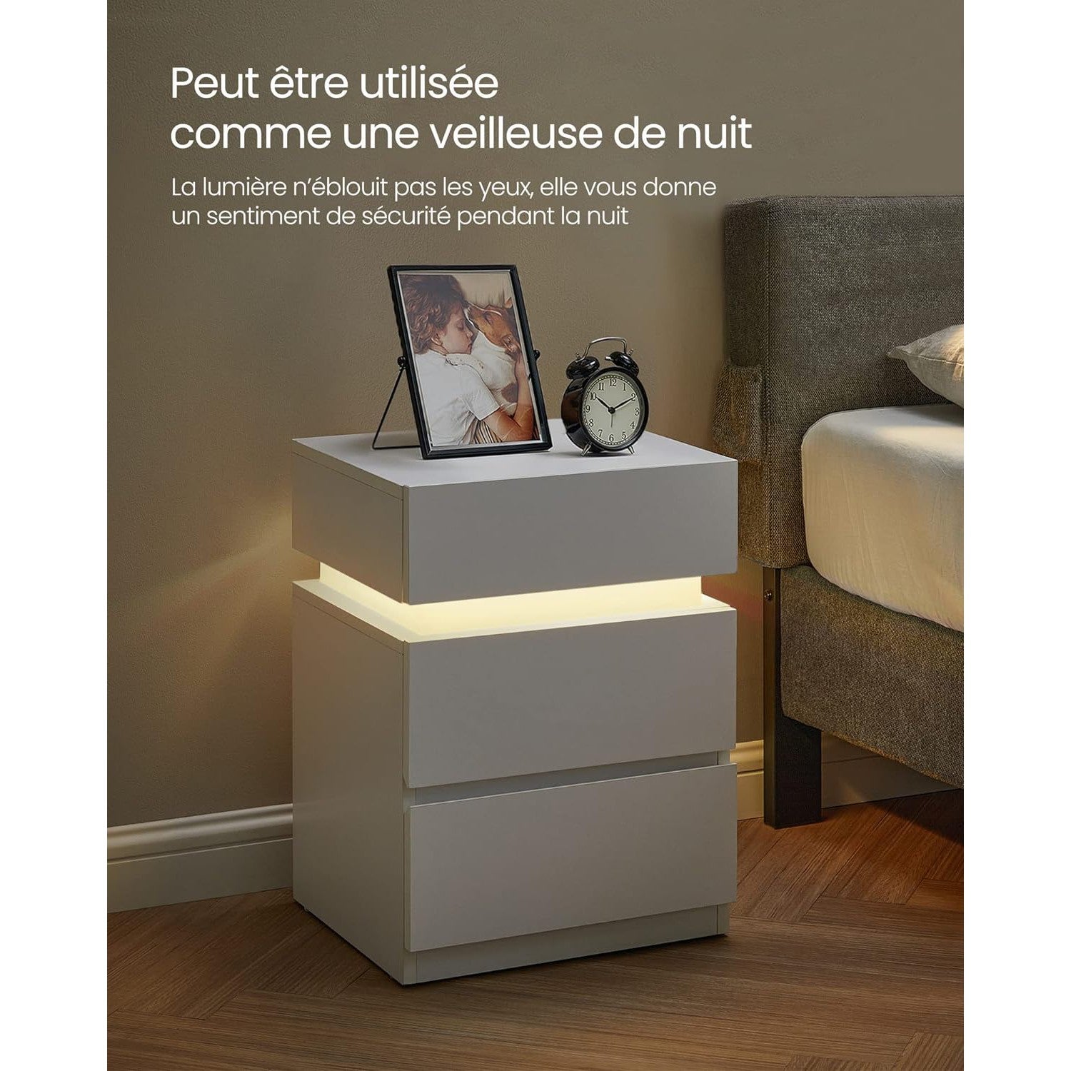 Noćni ormarić s LED rasvjetom i 3 ladice, 35 x 40 x 55 cm, bijele boje | VASAGLE-vitahome.hr