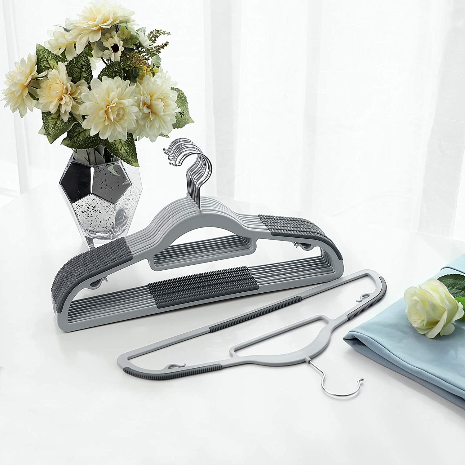 Protuklizne vješalice za odjeću širine 42 cm, pakiranje od 30 kom, sive | SONGMICS-vitahome.hr