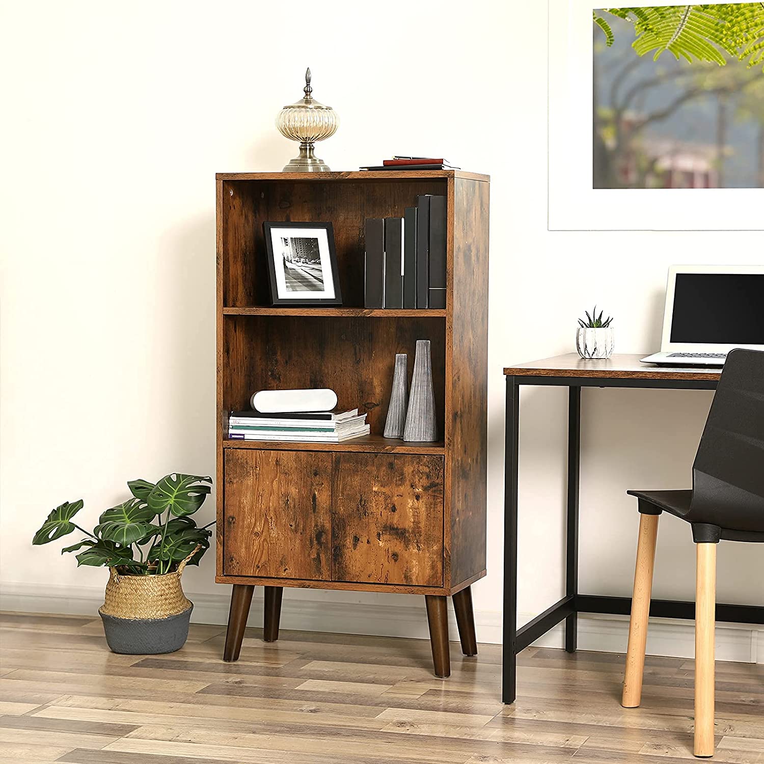 Retro polica za knjige s vratima 60 x 30 x 120 cm smeđa | Vasagle-vitahome.hr