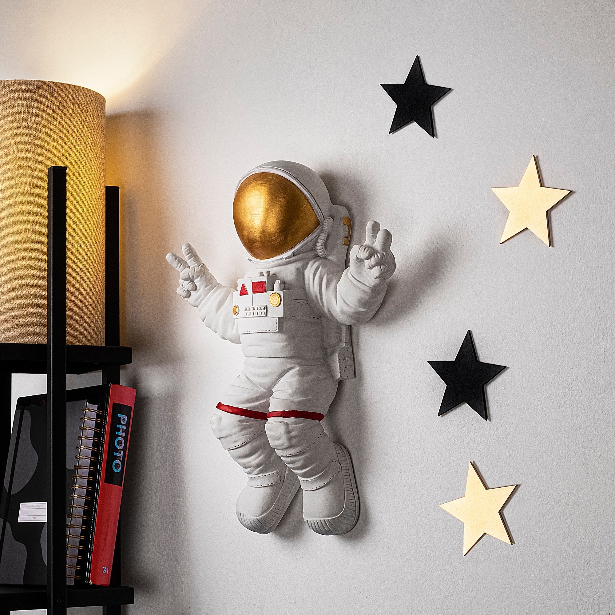 Zidna dekoracija, Peace Sign Astronaut - 1 | AG-vitahome.hr