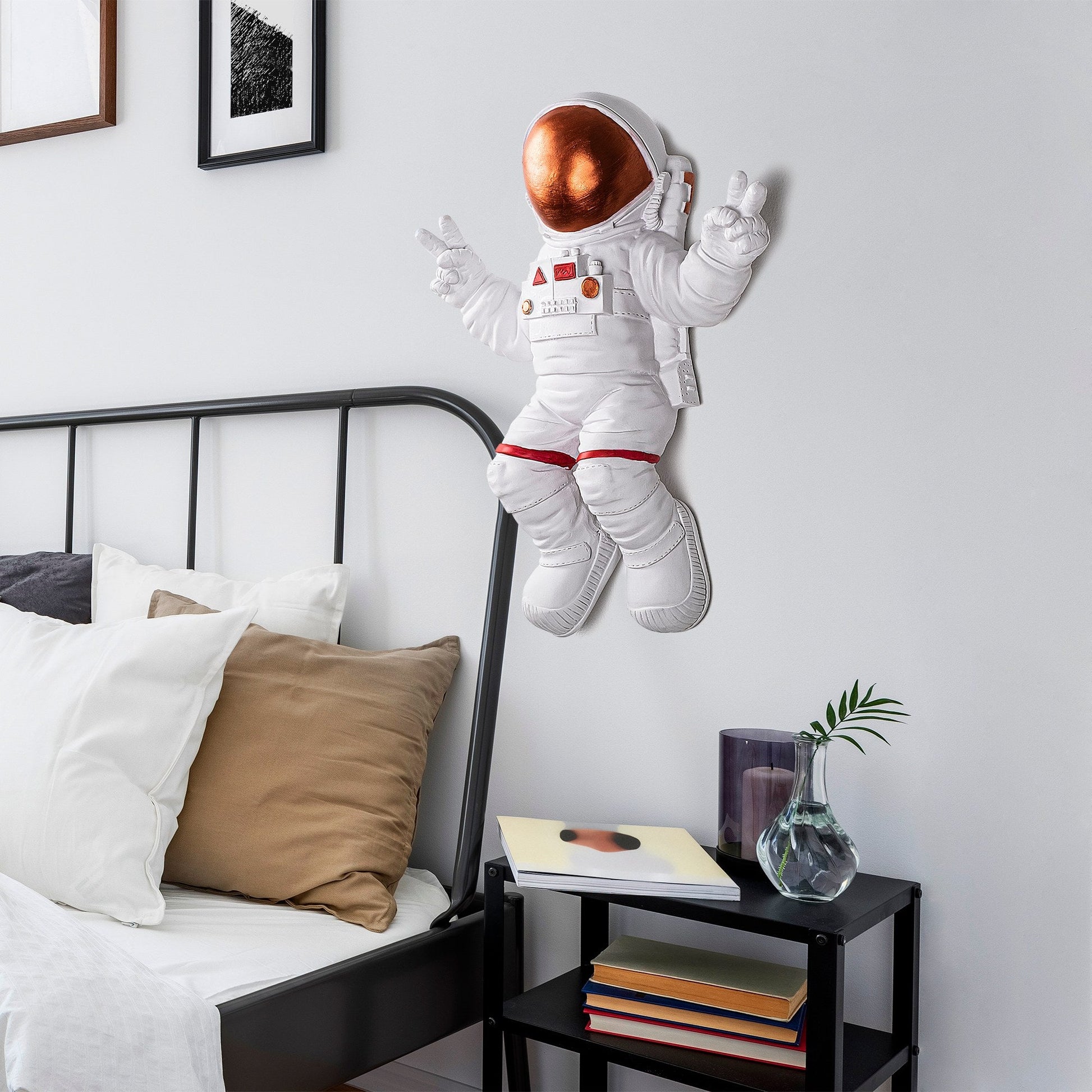 Zidna dekoracija, Peace Sign Astronaut - 3 | AG-vitahome.hr