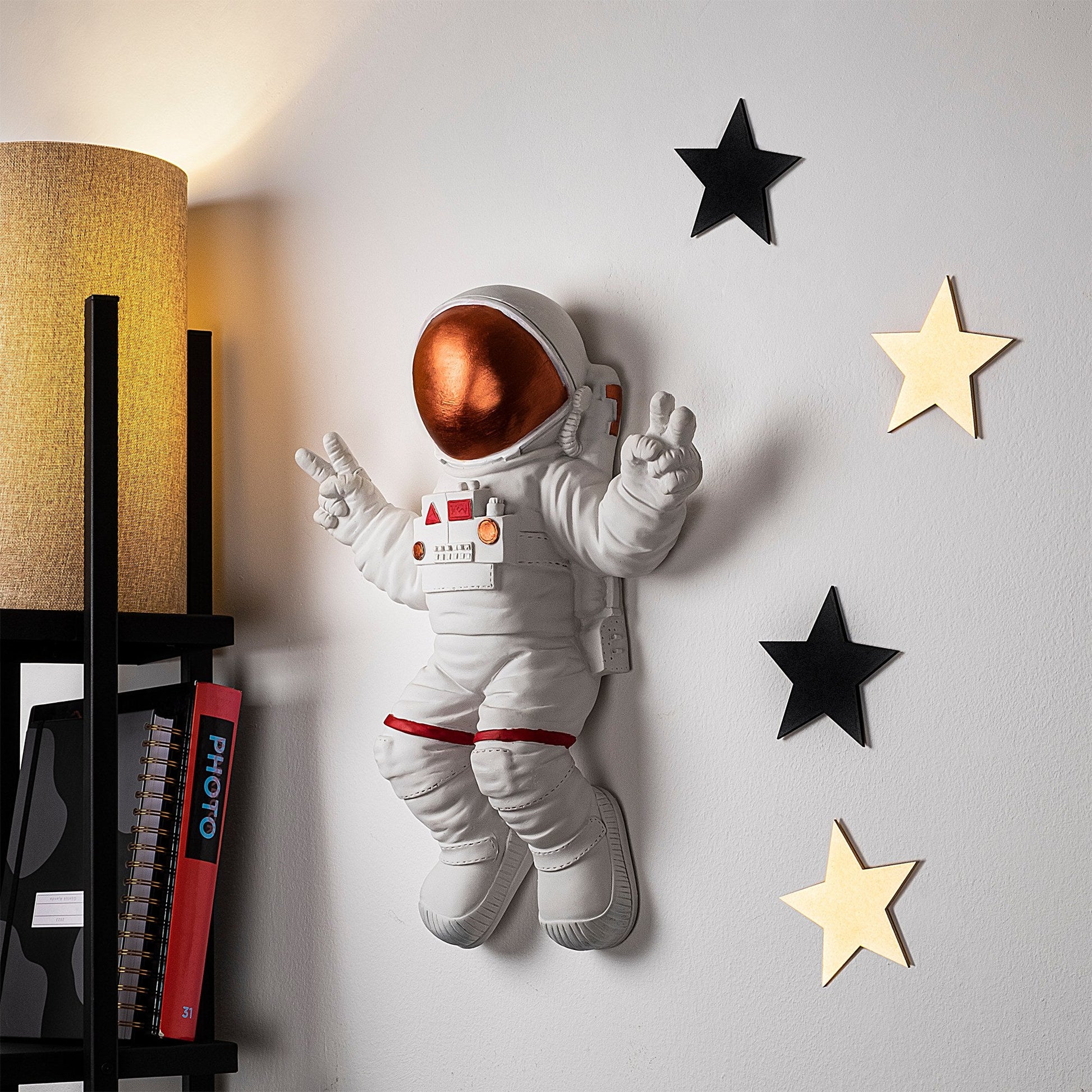 Zidna dekoracija, Peace Sign Astronaut - 3 | AG-vitahome.hr