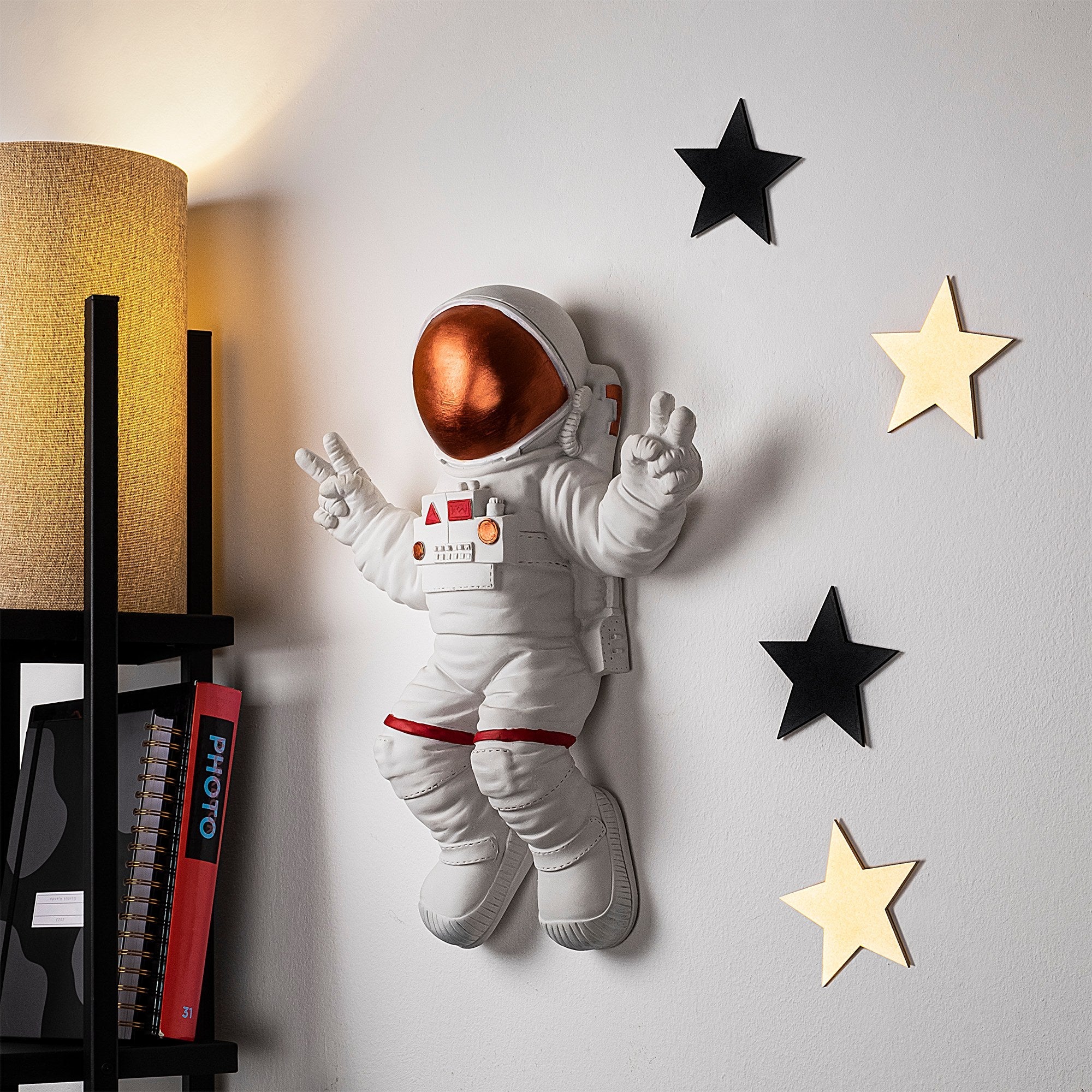 Zidna dekoracija, Peace Sign Astronaut - 3 | AG-vitahome.hr